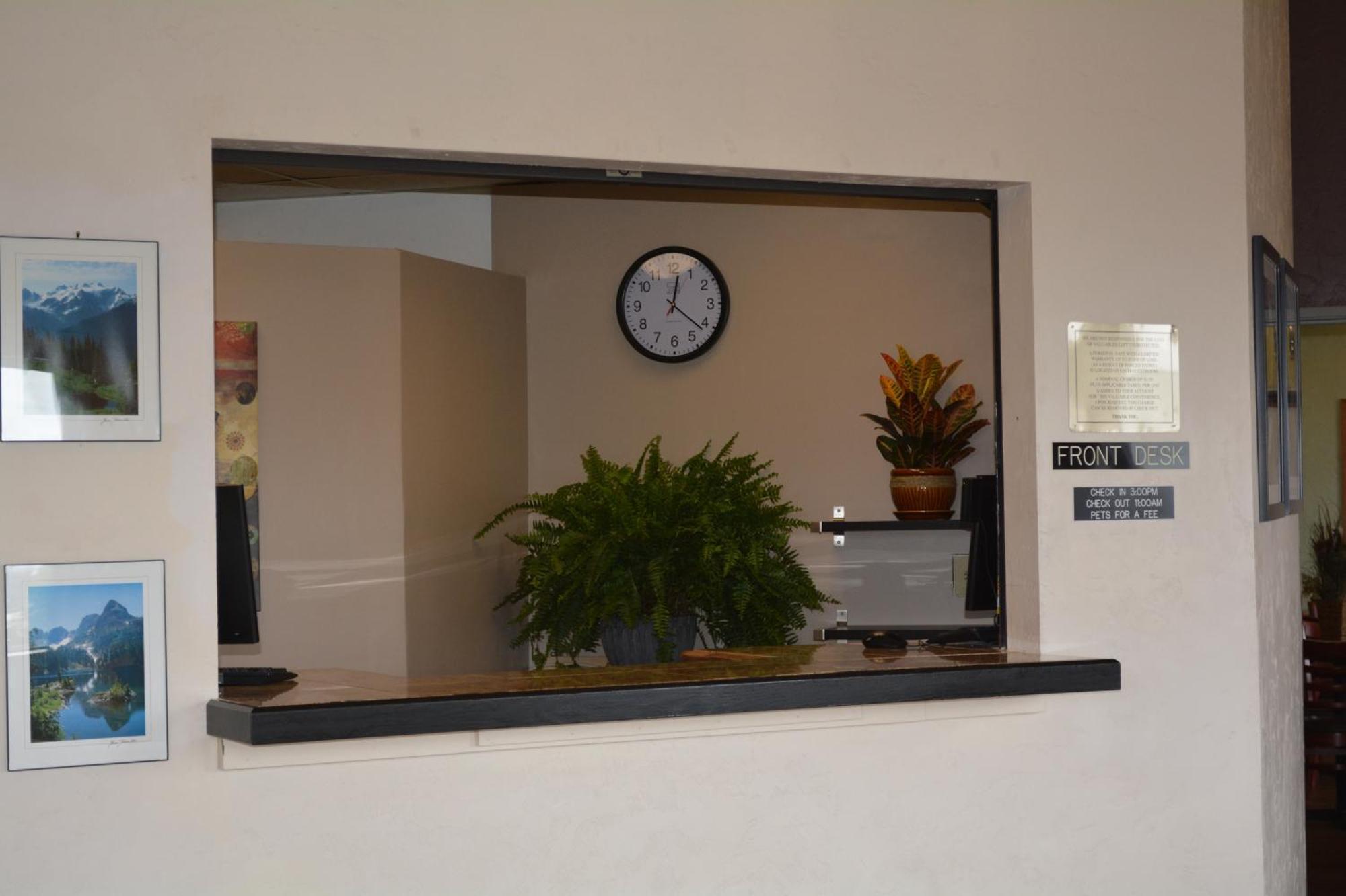 Super 8 By Wyndham Port Angeles At Olympic National Park Motel Buitenkant foto
